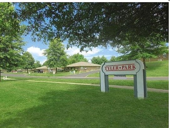 3rd image of 1103 Lewis Dr