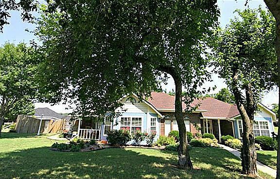 4th image of 311 Creekview Cir