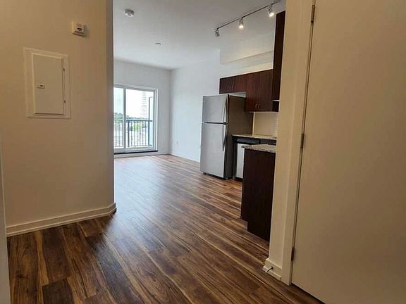 2nd image of 430 Essa Rd #416