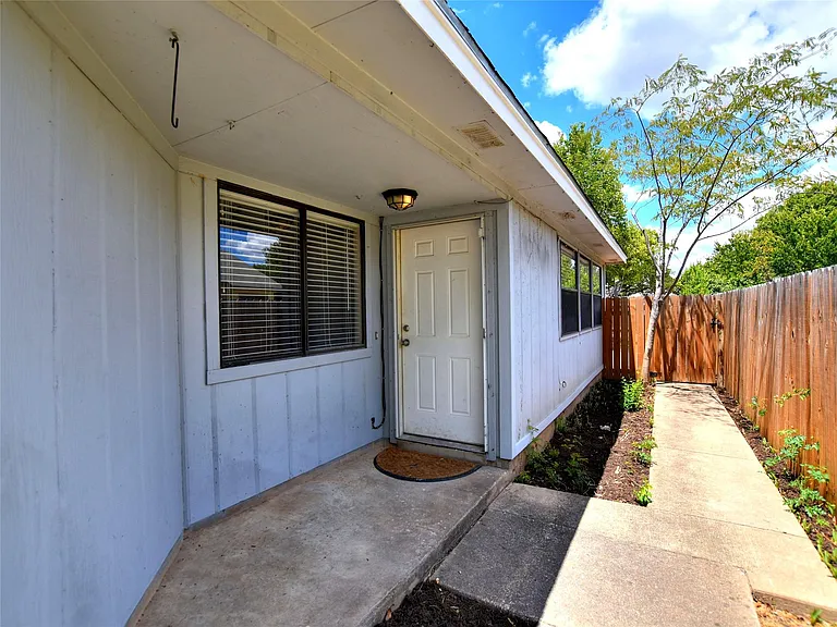 813 Primrose Ln — Photo 23