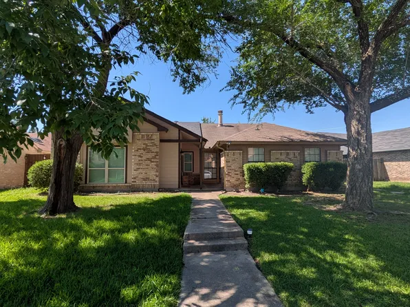 415 Liberty Pl, Grand Prairie, TX 75052