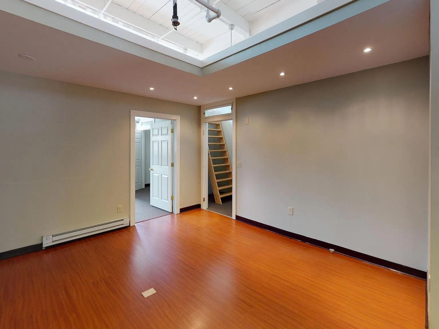 1 bed, 800 sqft, $2,040 — Photo 2