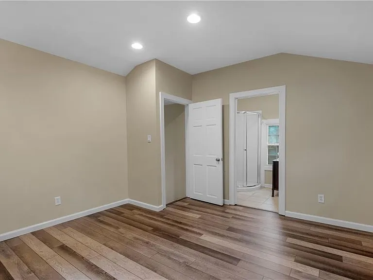 424 Byron Ave E — Photo 7