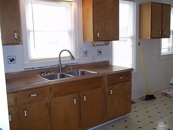 2nd image of 403 N Division Ave