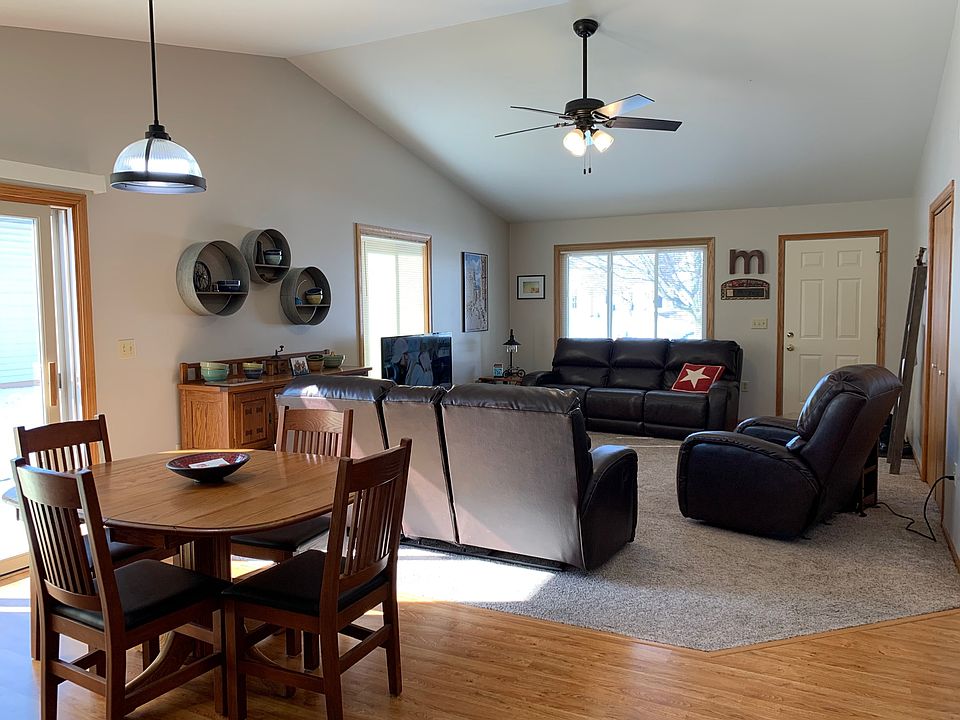 1st image of 164 Lexington Ct