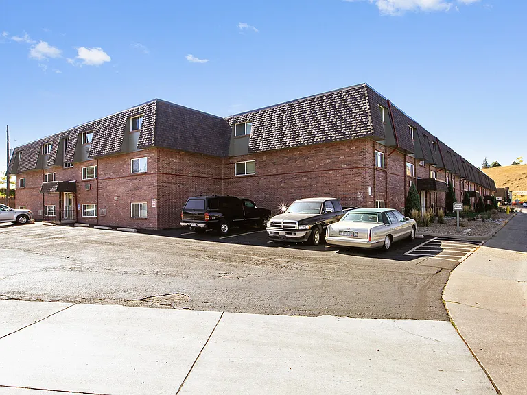 Golden Arms Apartments — Photo 5