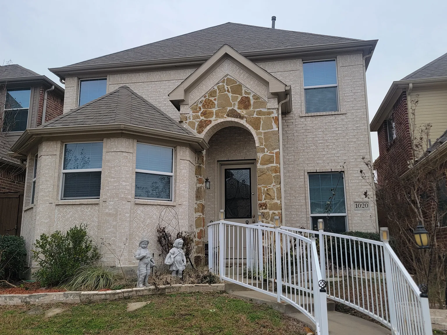 4 bed, 2430 sqft, $3,200 — Photo 2