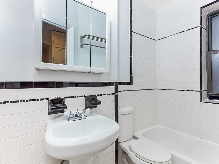 341 E 90th St #9 — Photo 4