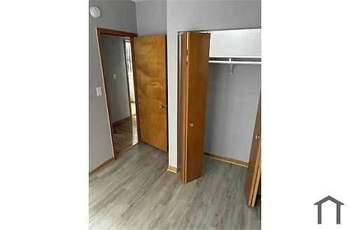 11027 S King Dr Photo 1