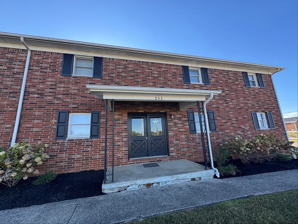 253 University Dr #4