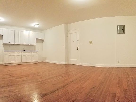 2nd image of 21 Saint Pauls Ct APT 6A