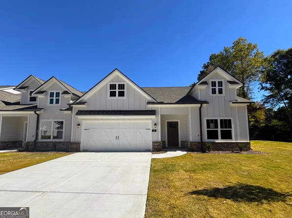73 Village Ct #8, Cleveland, GA 30528