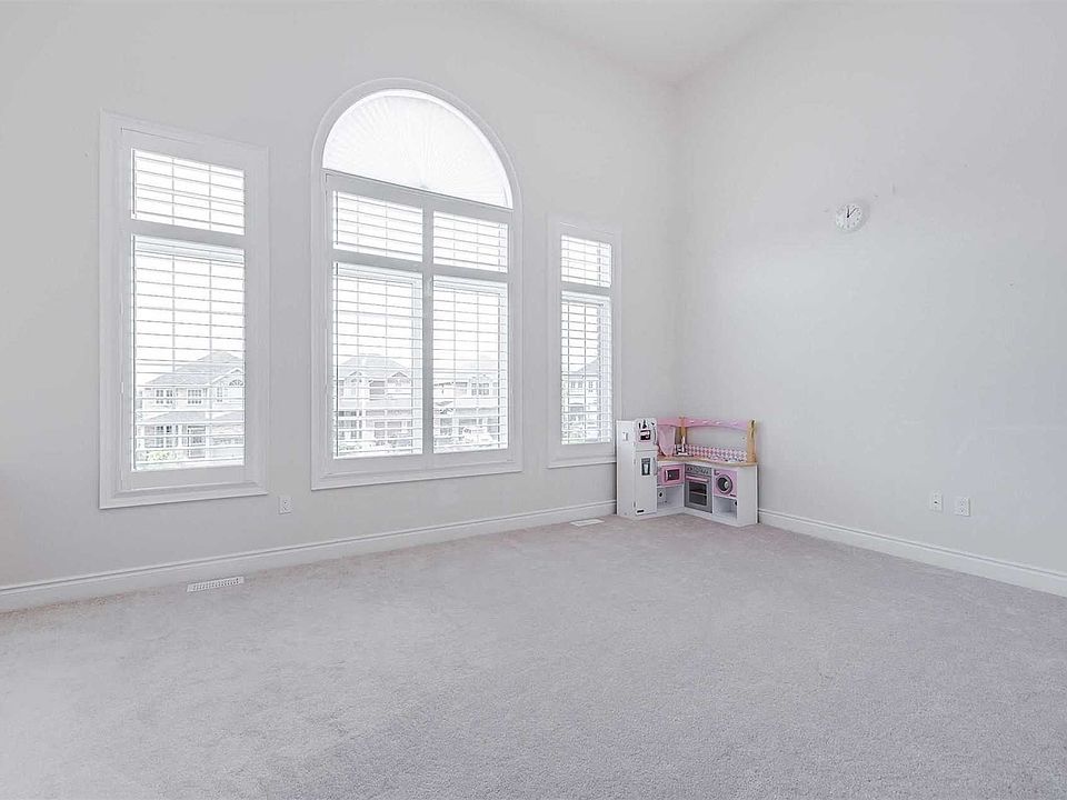 2nd image of 136 Jewel House Ln