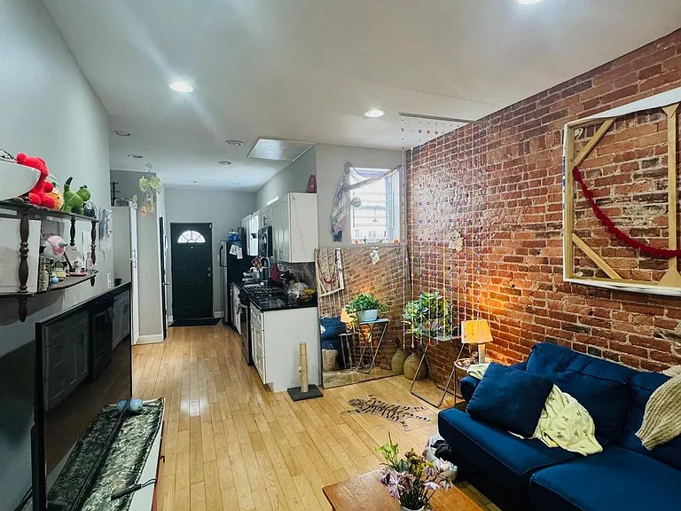 1524 Fontain St — Photo 1