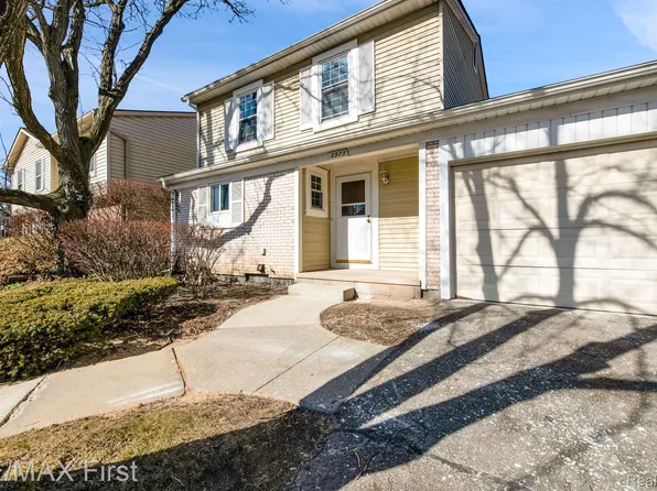 2973 Roundtree Dr, Troy, MI 48083
