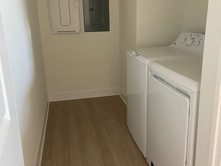 San Carlos Apartments — Photo 35