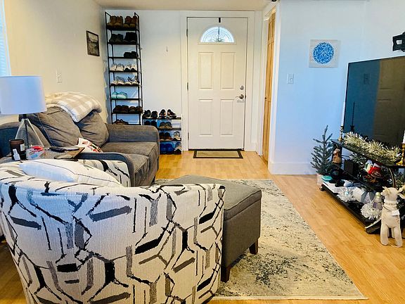 Living room (view from opposite side)