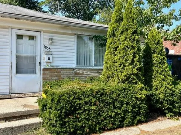 1858 Stieber St, Westland, MI 48186