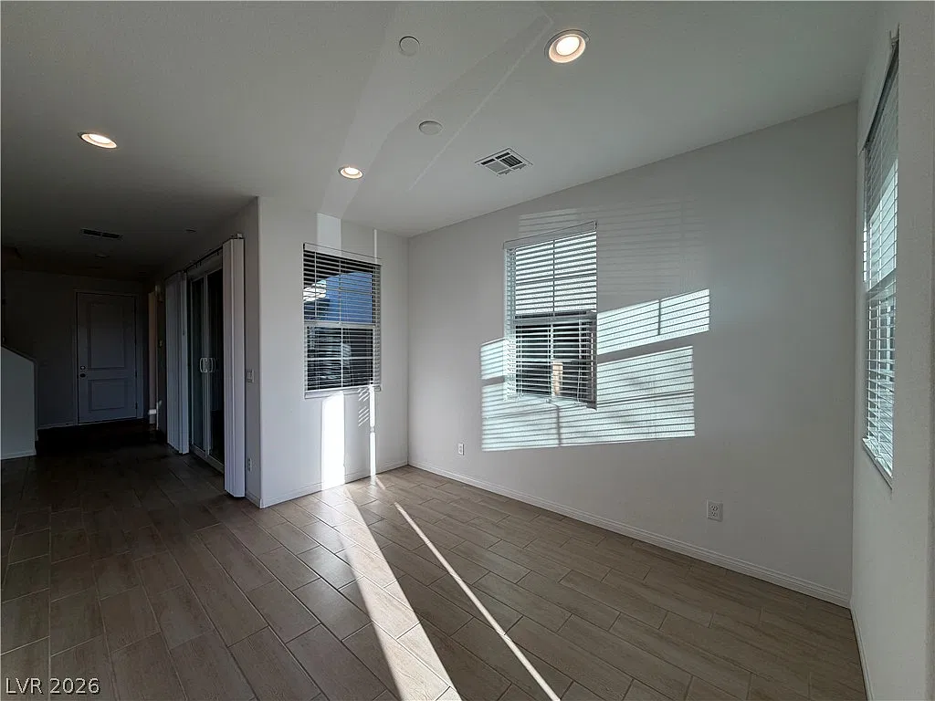 3 bed, 2.5 bath, 1520 sqft, $2,025 — Photo 4