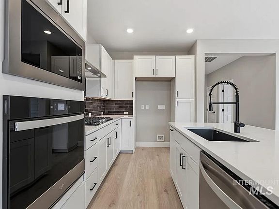 3rd image of 11954 W United Ln
