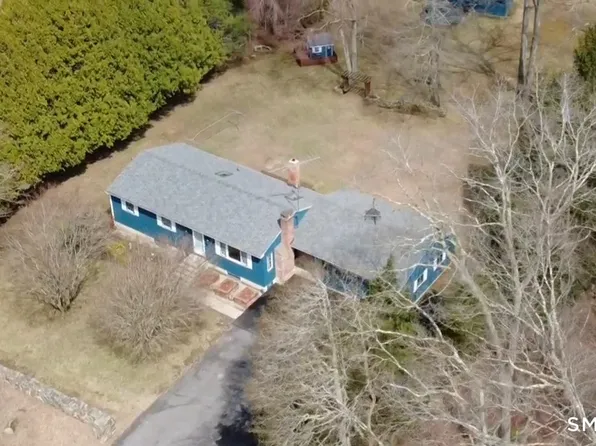 933 Vauxhall St Extension, Waterford, CT 06375