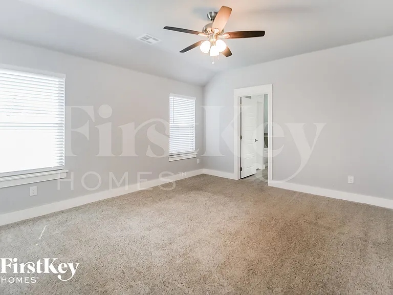 1603 Village Dr — Photo 8