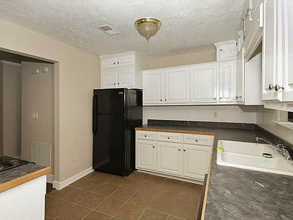4th image of 3307 Sunderland Dr