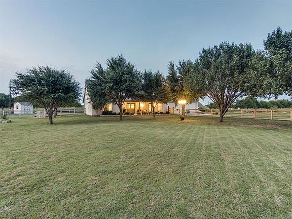 3rd image of 1550 Littrell Ln