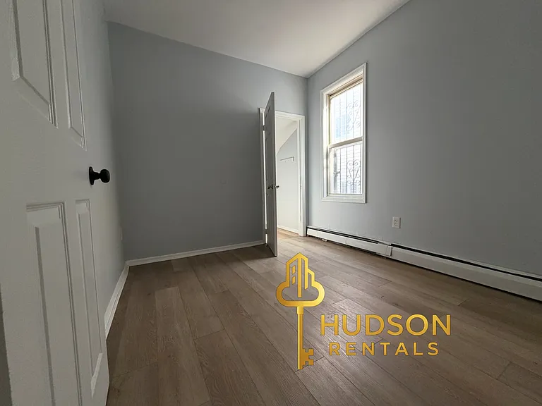 200 Bergen Ave #1 — Photo 3