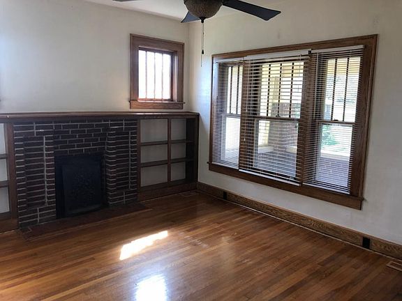 3rd image of 2902 W Walnut St