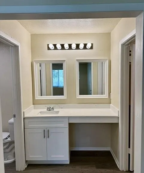 1500 Summer Creek Dr — Photo 14