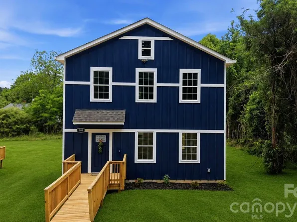 906 Dewey St, Badin, NC 28009