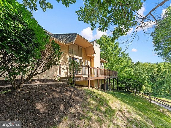 3rd image of 455 Copper Beech Cir