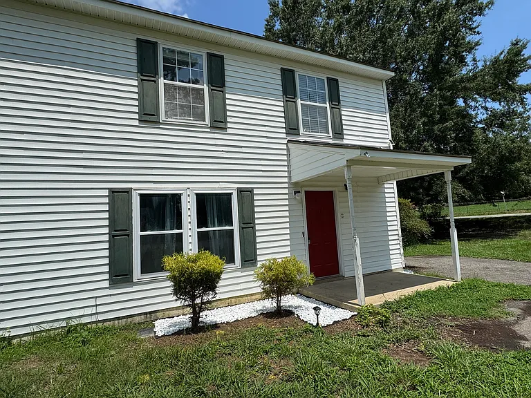 5400 Dorcas St — Photo 1