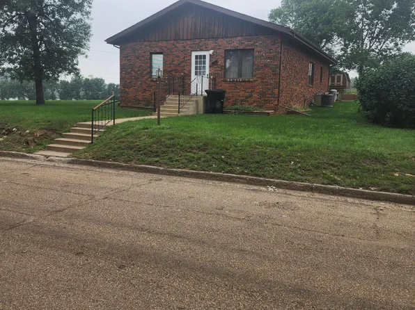 407 8th St S, Hettinger, ND 58639