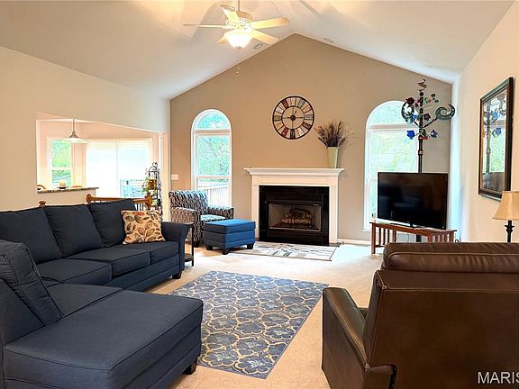 3rd image of 2612 Sandstone Dr