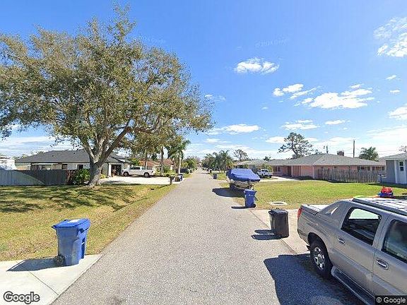 Exterior Neighborhood (street photo)