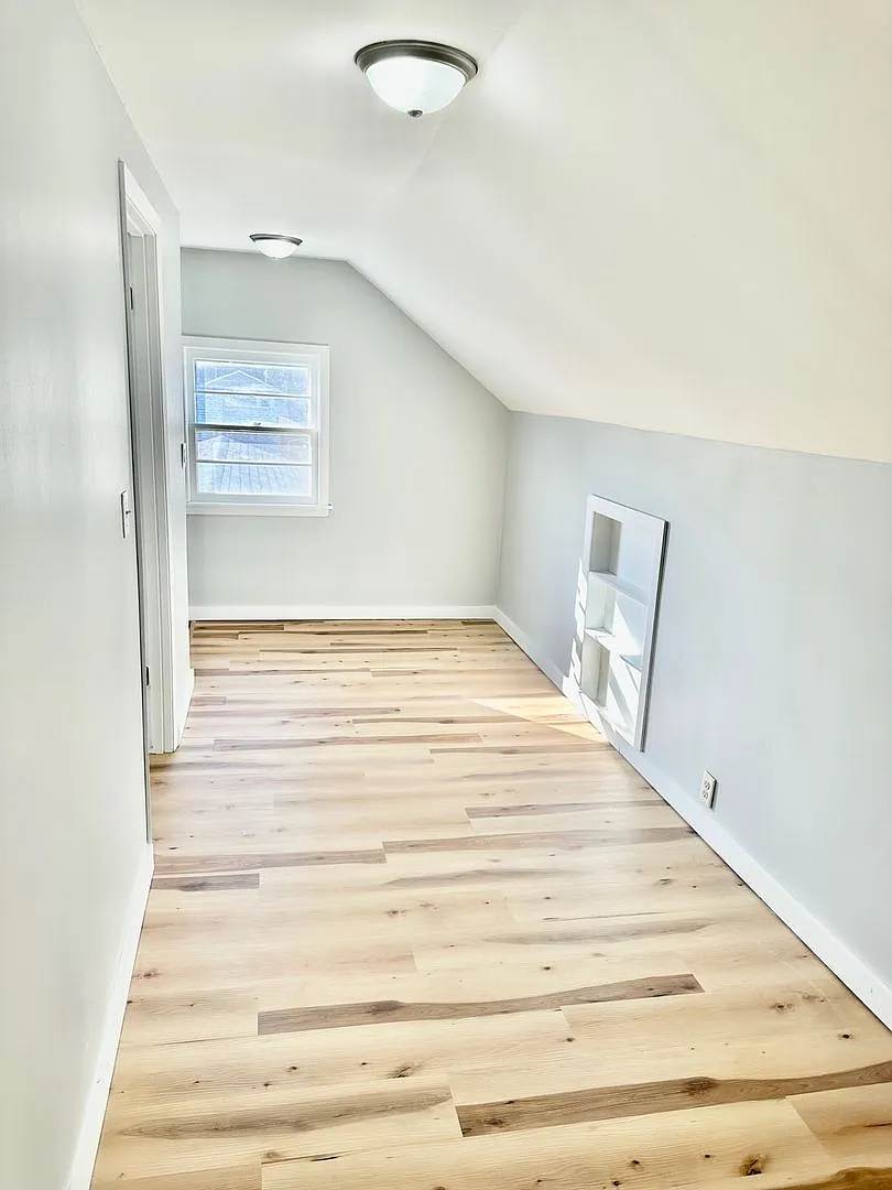 Beautiful 4 Bedroom, 2 Bathroom Home! — Photo 3