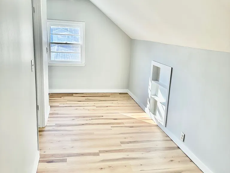 2847 Union St — Photo 3