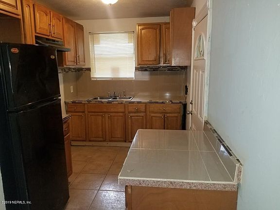 2nd image of 1550 W 24th St