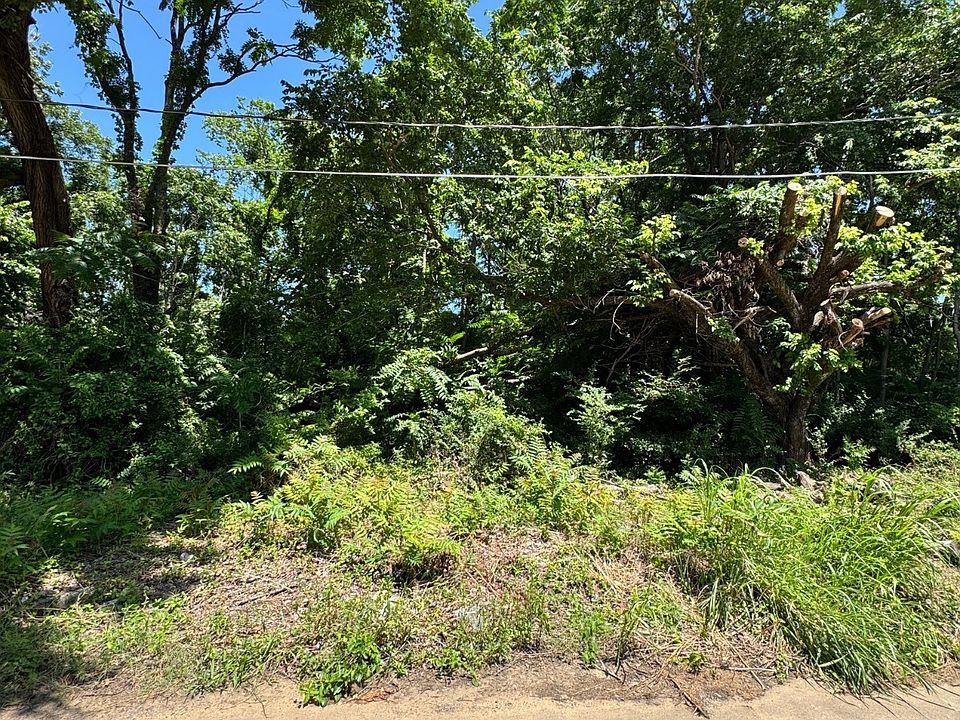 2nd image of 305 W Kiowa Ave
