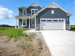 1710 Cardinal Ln, Mukwonago, WI 53149