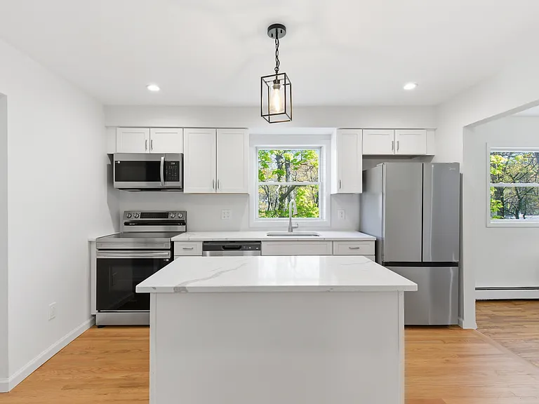 41-43 Potter Ln #41 — Photo 7