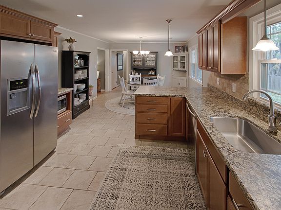 5th image of 7909 Hayden Dr