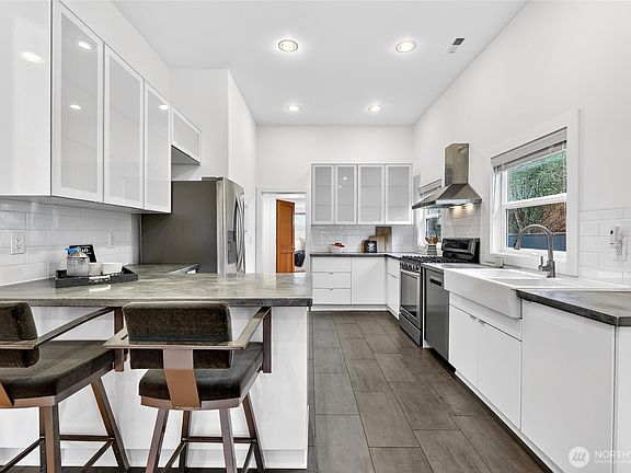 5th image of 3528 SW 98th Street