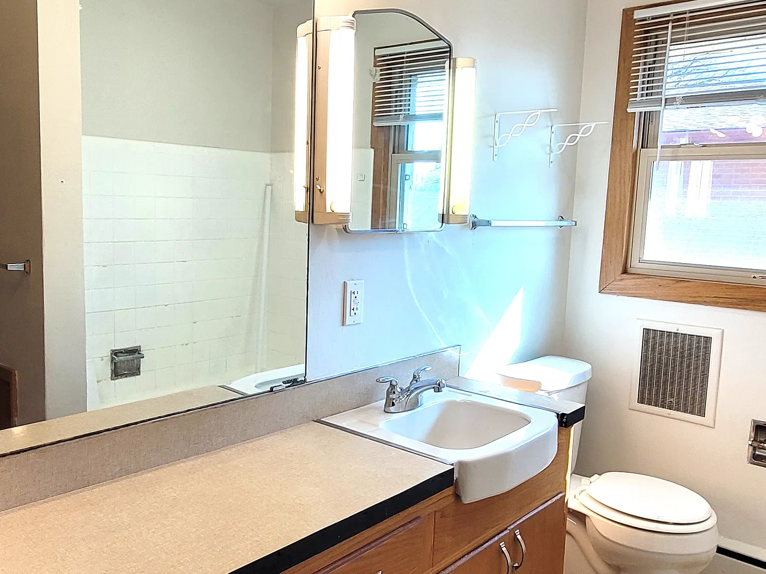 2 bed, 750 sqft, $1,645 — Photo 3