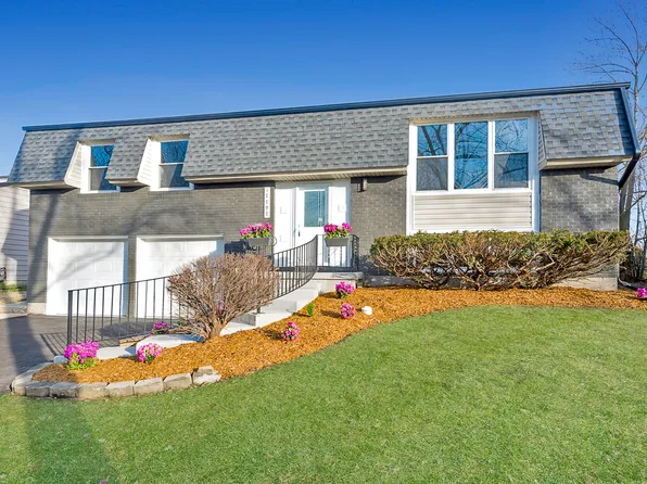 17797 Arlington Dr, Country Club Hills, IL 60478