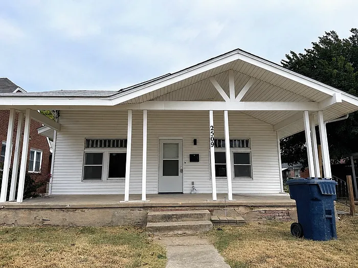 2 bed, 1.0 bath, 1103 sqft, $1,500 — Photo 1