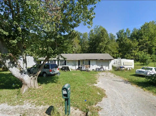 1808 E Pickett Ln, Marion, IL 62959