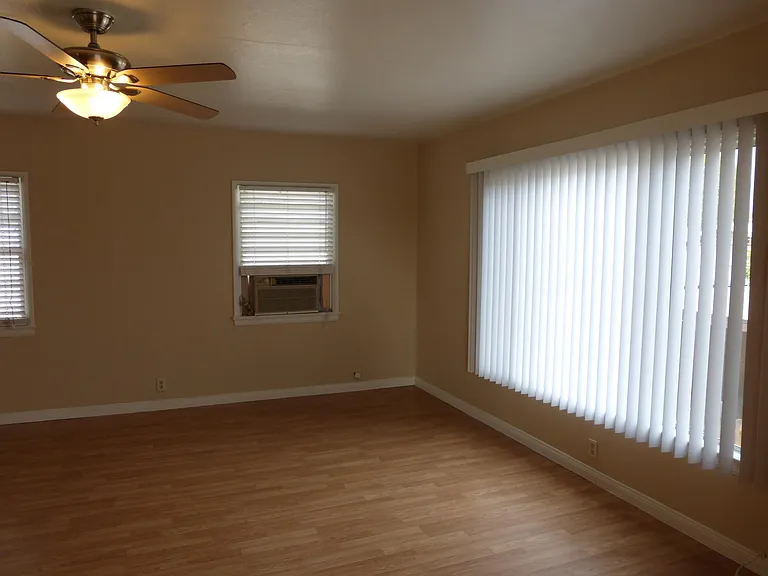 217 1/2 S Minnesota Ave — Photo 52